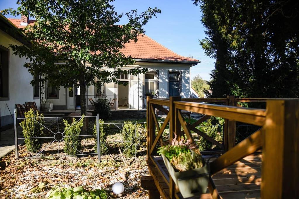 Parokia Apartman Es Coworking A Balaton Mellett Kaptalantoti Экстерьер фото